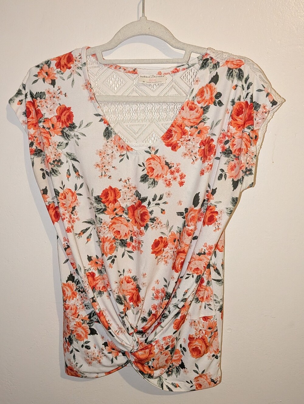 Bobbie Brooks Cream SS V-Neck Knot Front Top w/ Orange Floral Print Size M